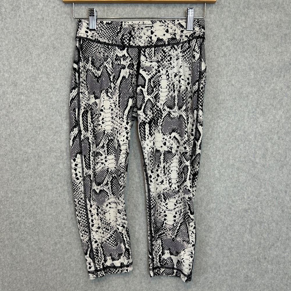 HPE Human Performance Engineering Leggings Gray Snakeskin Capri Womens Small